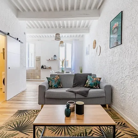 Iris Apartment